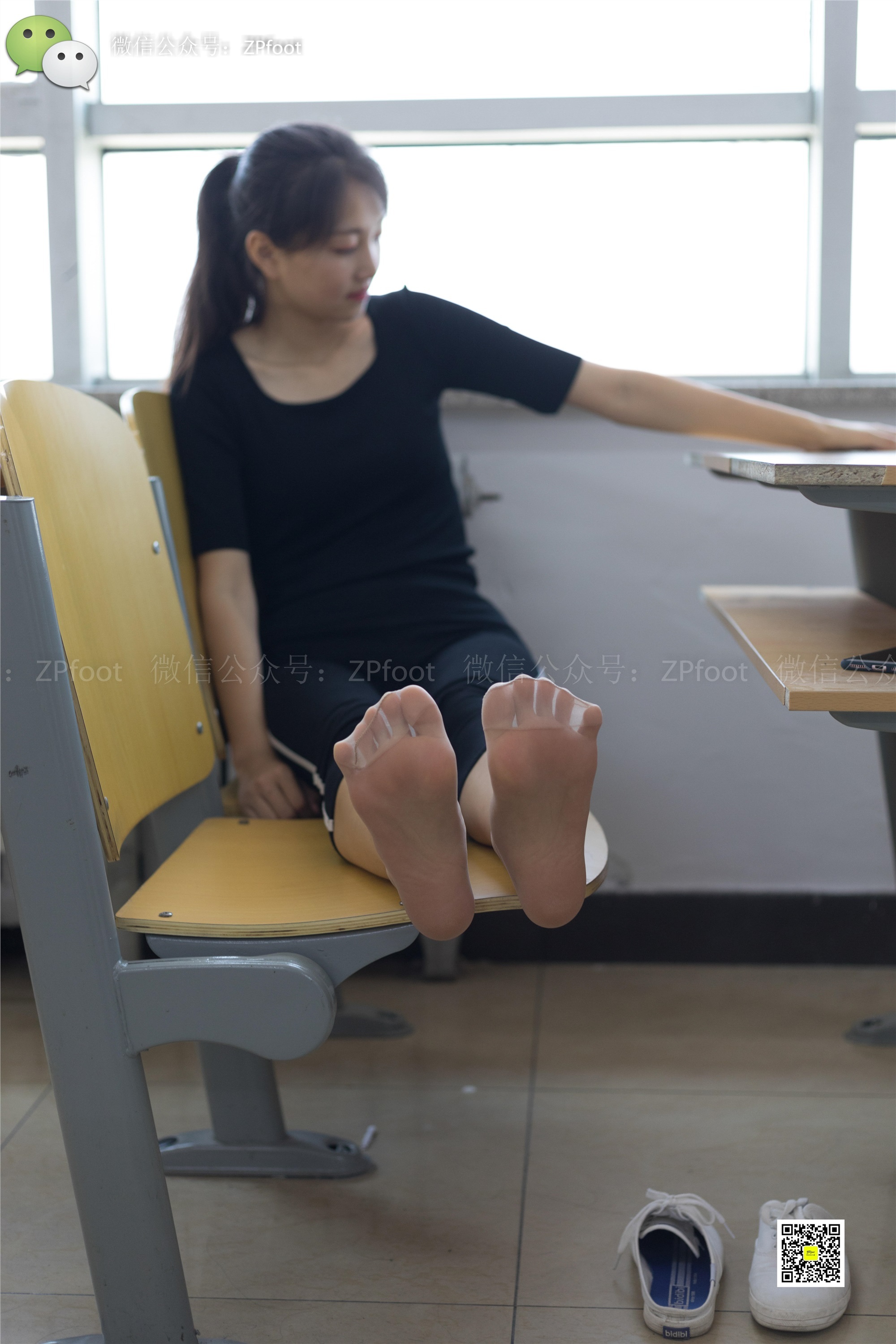 LSS Camellia Photography No.004 Classroom Short Filament Bare Foot